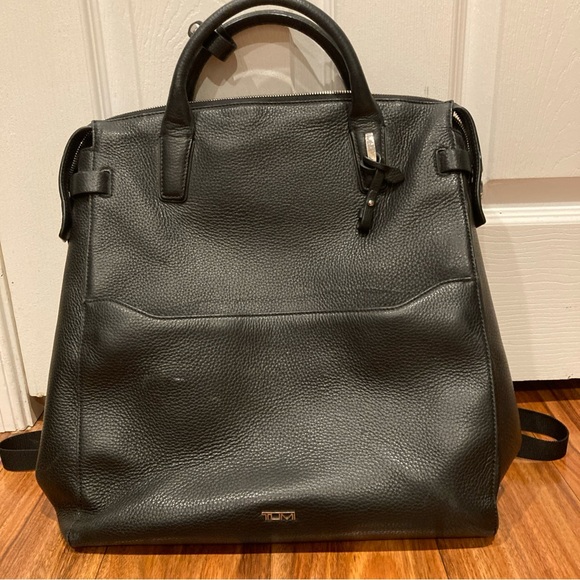 Tumi Stanton Safra Black Leather convertible Bagpack Unisex. main image 5